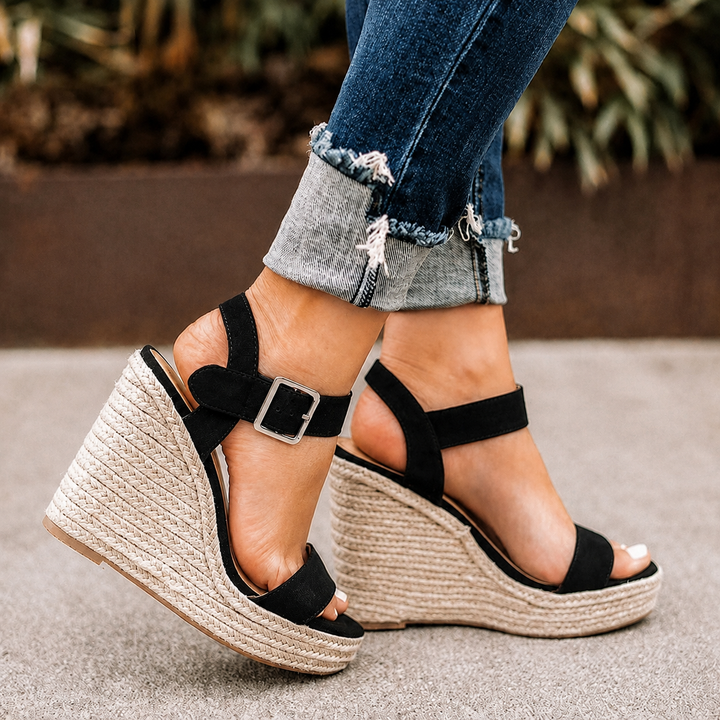 Emery Hearth Wedge Pumps – Black