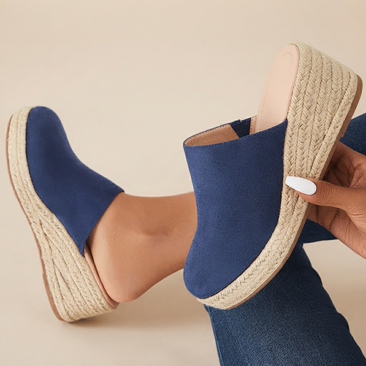 Presley Porch Wedge Pumps – Blue
