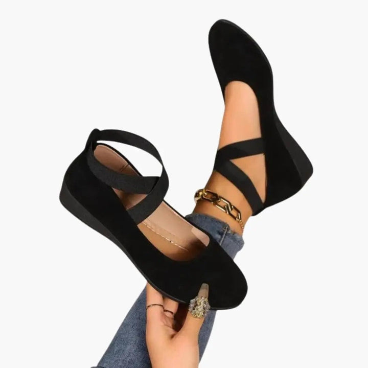 Lennon Larkspur Ballet Flats – Black