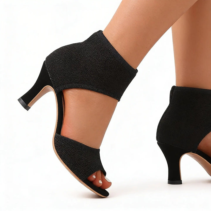 Delaney Larkspur Pumps – Black